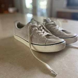 Cariuma Sneakers Women’s 9/ Mens 7.5